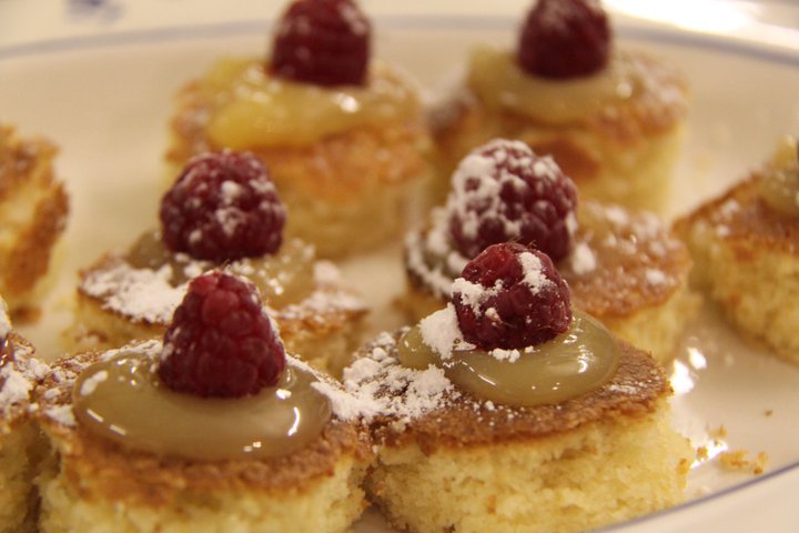 Mini Lemon Raspberry Sponges - Food Goblin